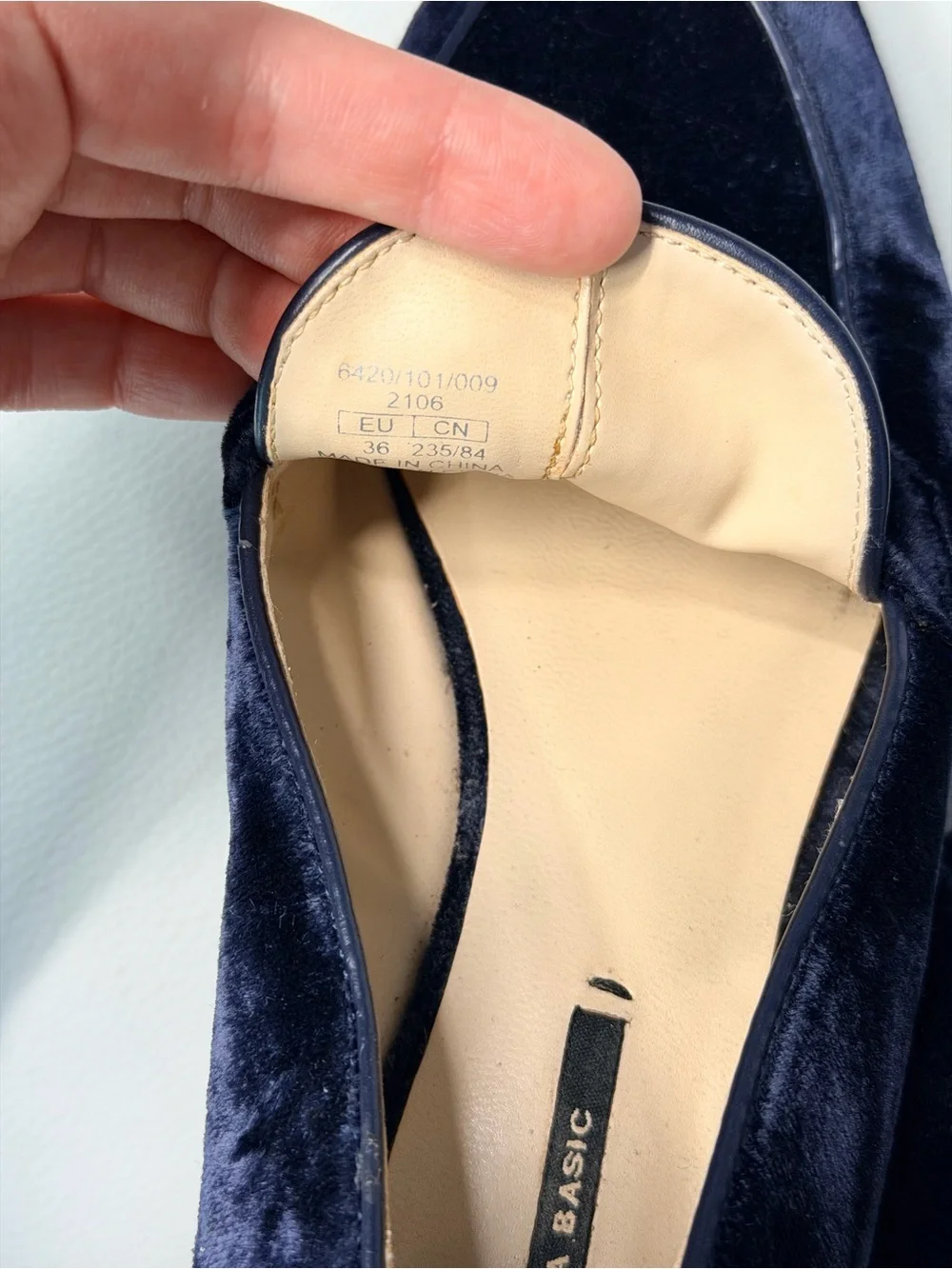 Unisex Women’s Size 6 Velvet Penny Loafers in Navy - Classic Slip-On